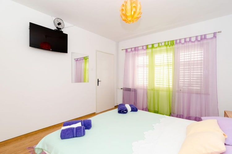 Apartment Dea - One-Bedroom Apartment with Terrace