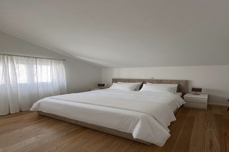 Guest House Kono - Two-Bedroom Apartment with Balcony and Sea View - Marka Gjaje Street - Slaapkamer