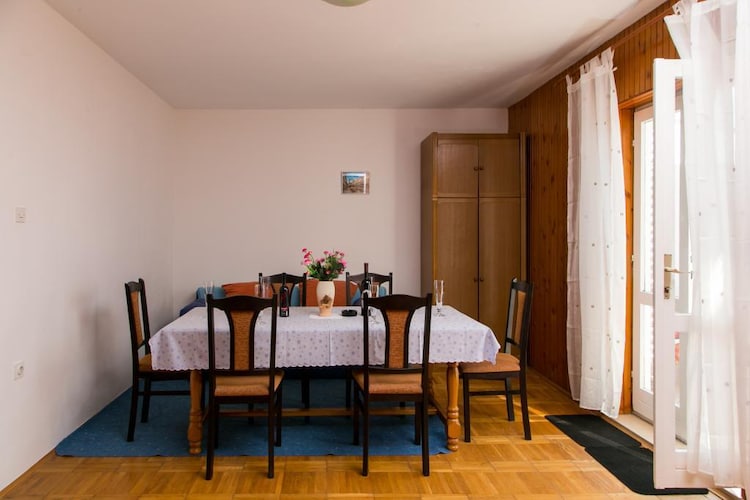 Apartment Angelina is located close to Old Town Dubrovnik. Furnished terrace with sea view is at guests disposal.

Luggage storage before check in and after check out are available, so that you can explore the area bit more before departure.

Overlooking the Adriatic sea and the Old Town this three bedroom apartment is a perfect fit for up to five persons.
It features free Wi-Fi, air conditioning and TV. Two bedrooms come with double bed while the third room has single bed. Kitchen is well equipped and comes with dining area. The apartment has a private bathroom with bathtub, hair dryer and washing machine.
Furnished balcony with sea view is at guests disposal.

The most interesting sights can be seen in the famous Old Town of Dubrovnik, which is 15 minutes walk from the accommodation, as well as various beaches, restaurants, cafes, bars, shops, bakeries and banks. Guests can also find a grocery store and a bus station in 400 meters range.

Dubrovnik bus station and ferry port, connecting the mainland with various Dalmatian islands, are 8 minutes ride from the apartment, while Dubrovnik Airport is 29 km away.