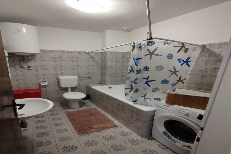 Apartment Angelina - Three Bedroom Apartment with Balcony and Sea View-Badkamer