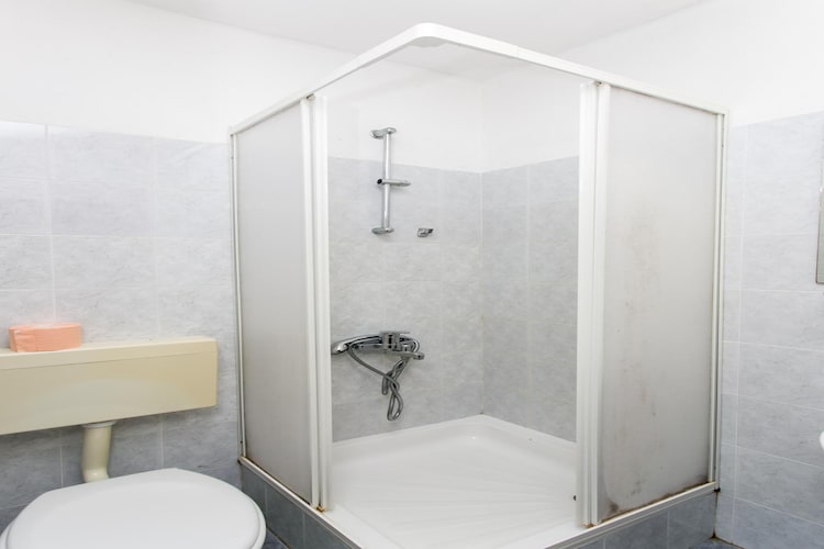 Guest House Zec -  Double or Twin Room with Balcony-Badkamer