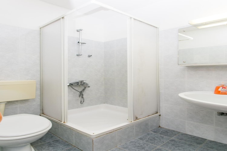 Guest House Zec -  Double or Twin Room with Balcony-Badkamer