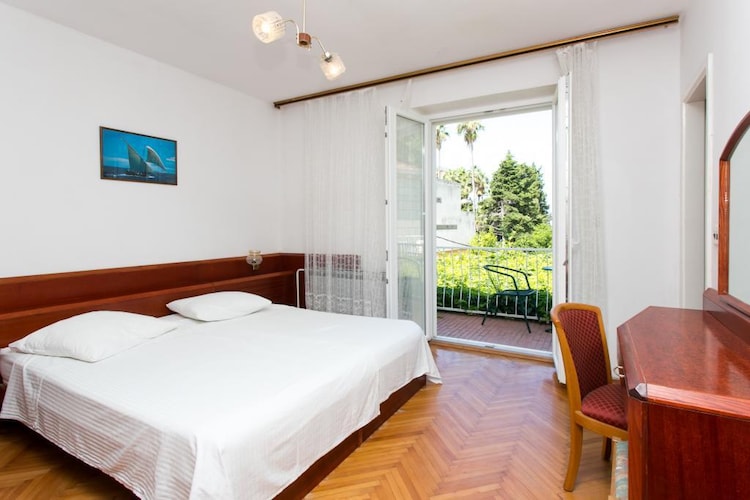 Guest House Zec -  Double or Twin Room with Balcony and Sea View-2-Slaapkamer