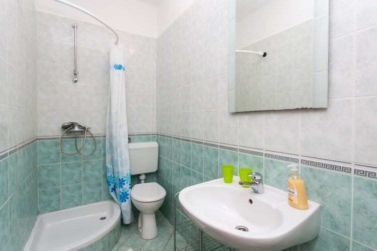 Guest House Zec - Studio with Balcony(3 adults)-Badkamer