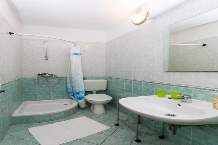 Guest House Zec - Studio with Balcony(3 adults)-Badkamer