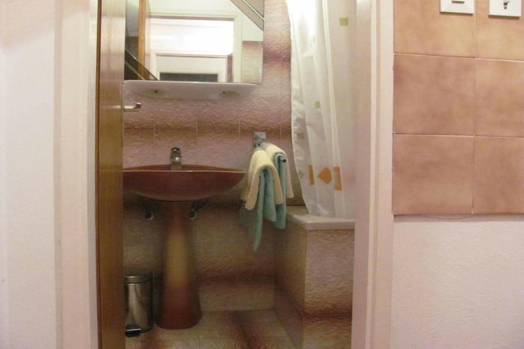 Guest House Zec - Studio with Terrace (3 Adults)-Badkamer