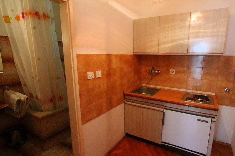 Guest House Zec - Studio with Terrace (3 Adults)-Keuken
