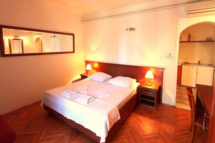 Guest House Zec - Studio with Balcony (2 Adults)