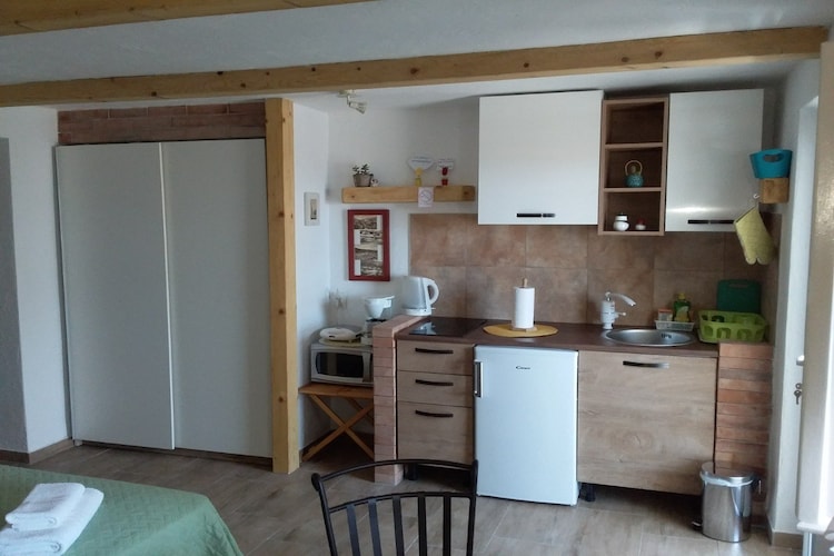 Apartmá Apartment Mir - Studio Apartment with Garden View