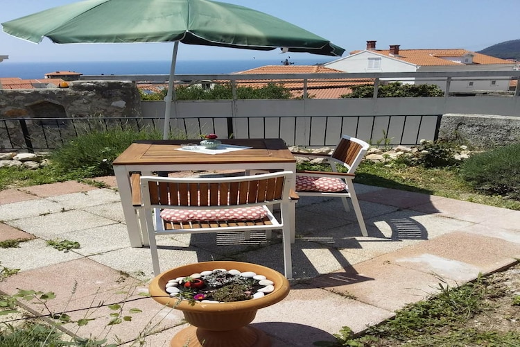 Apartmá Apartment Mir - Studio Apartment with Garden View