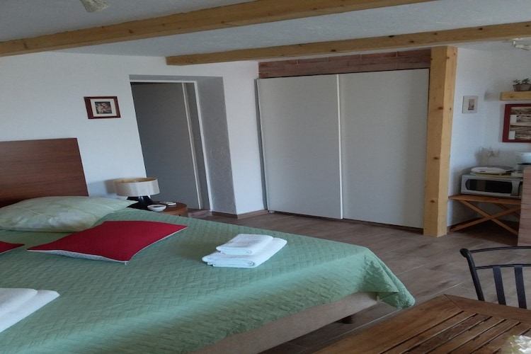 Apartmá Apartment Mir - Studio Apartment with Garden View
