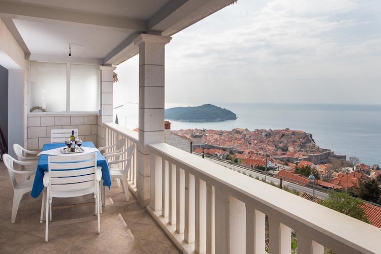 Apartmá Guest House Old Town View-Three-Bedroom Apartment