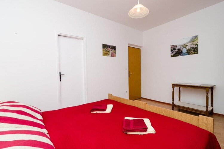 Guest House Kola is located in Banići, beautiful and quiet place in Dubrovačko Primorje. The property is located only 5 minutes walk the nearest beach in Banici. All units feature WiFi, cable TV, and guests will have access to shared kitchen, as well as shared dining area with flat-screen SAT TV. The property has a production and the offer of the certified ecological food, so homemade ecological food can be sampled on site
Private parking free of charge is available on site.
This double room features free WiFi, air-conditioning, and cable TV. Private bathroom comes with shower and hair-dryer. Balcony is equipped with outdoor furniture. Guests will have access to shared kitchen fitted with refrigerator, oven, microwave and electric kettle, as well as common dining area with flat-screen SAT TV.
Free private parking is available on site.
Guest House Kola is located in Banići, beautiful place in Dubrovačko Primorje. The property is only 5 minutes walk the nearest beach in Banici. Famous Old Town of Dubrovnik, Old City Walls, Stradun Promenade and other many sights are just 45 minutes drive away from the property. Dubrovnik Airport is 1 hour drive away from Guest House Kola.
Famous Old Town of Dubrovnik, with its city walls is 20 km from the propertyy, while Dubrovnik Airport is 42 km away.
