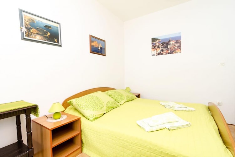 Guest House Kola is located in Banići, beautiful and quiet place in Dubrovačko Primorje. The property is located only 5 minutes walk the nearest beach in Banici. All units feature WiFi, cable TV, and guests will have access to shared kitchen, as well as shared dining area with flat-screen SAT TV. The property has a production and the offer of the certified ecological food, so homemade ecological food can be sampled on site
Private parking free of charge is available on site.
This double room features free WiFi and cable TV. Private bathroom comes with bathtub and hair-dryer. Terrace is equipped with outdoor furniture. Guests will have access to shared kitchen fitted with refrigerator, oven, microwave and electric kettle, as well as common dining area with flat-screen SAT TV.
Free private parking is available on site.
Guest House Kola is located in Banići, beautiful place in Dubrovačko Primorje. The property is only 5 minutes walk the nearest beach in Banici. Famous Old Town of Dubrovnik, Old City Walls, Stradun Promenade and other many sights are just 45 minutes drive away from the property. Dubrovnik Airport is 1 hour drive away from Guest House Kola.
Famous Old Town of Dubrovnik, with its city walls is 20 km from the propertyy, while Dubrovnik Airport is 42 km away.