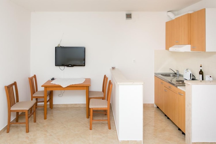 Guest House Luce- Studio with Terrace and Garden View