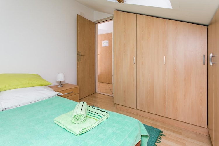 Apartment Lala - Two  Bedroom Apartment with Sea View-Slaapkamer