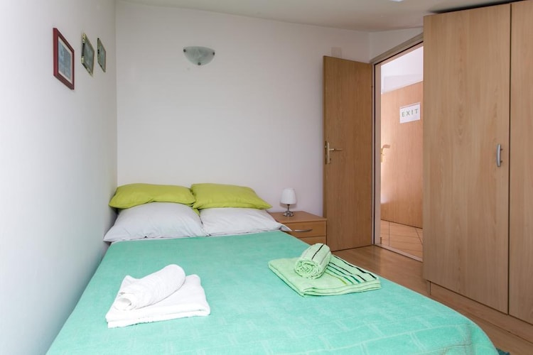 Apartment Lala - Two  Bedroom Apartment with Sea View-Slaapkamer