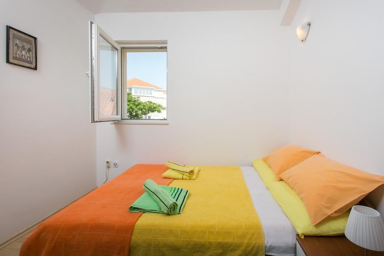 Apartment Lala - Two  Bedroom Apartment with Sea View-Slaapkamer