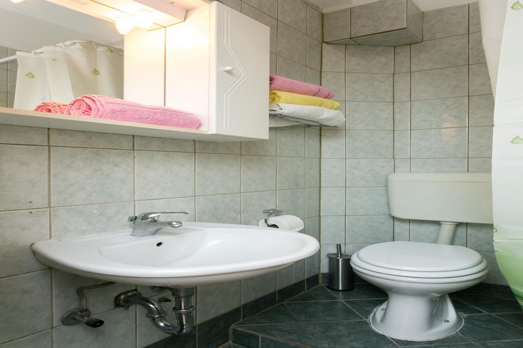 Apartment Lala - Two  Bedroom Apartment with Sea View-Badkamer