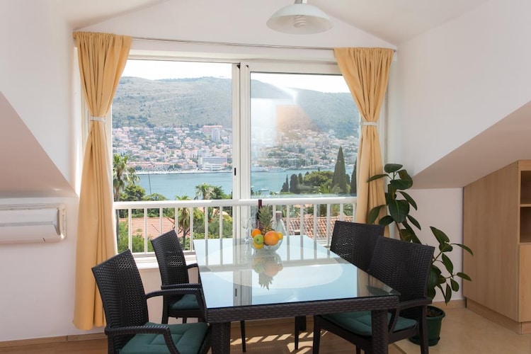Apartment Lala - Two  Bedroom Apartment with Sea View-Eetkamer