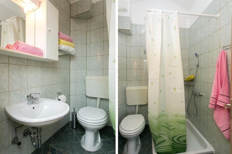 Apartment Lala - Two  Bedroom Apartment with Sea View-Badkamer