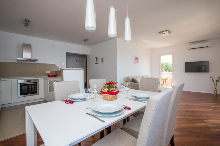 Apartments Nina - Two-Bedroom Apartment with Balcony and Sea View (Orašac)-Eetkamer