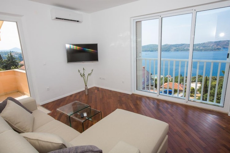 Apartments Nina - Two-Bedroom Apartment with Balcony and Sea View (Orašac)-Woonkamer