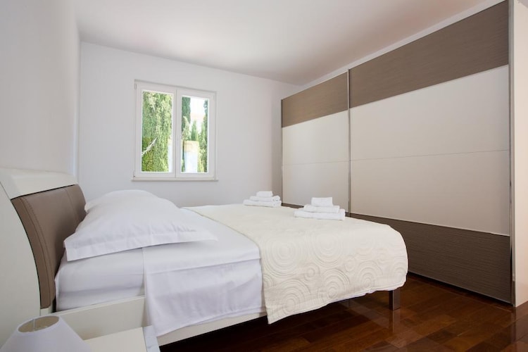 Apartments Nina - Two-Bedroom Apartment with Balcony and Sea View (Orašac)-Slaapkamer