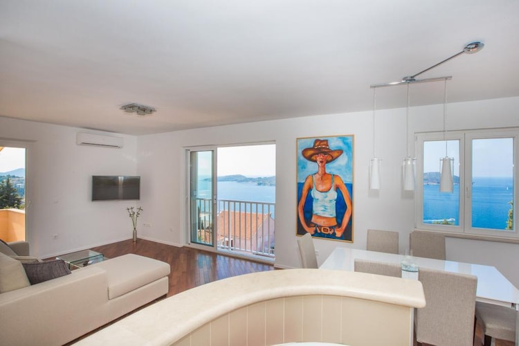 Apartments Nina - Two-Bedroom Apartment with Balcony and Sea View (Orašac)-Woonkamer