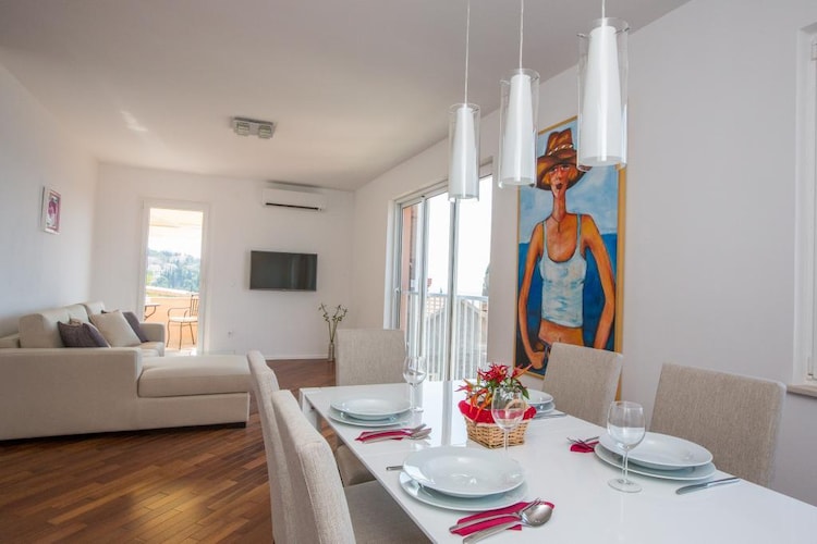 Apartments Nina - Two-Bedroom Apartment with Balcony and Sea View (Orašac)-Eetkamer