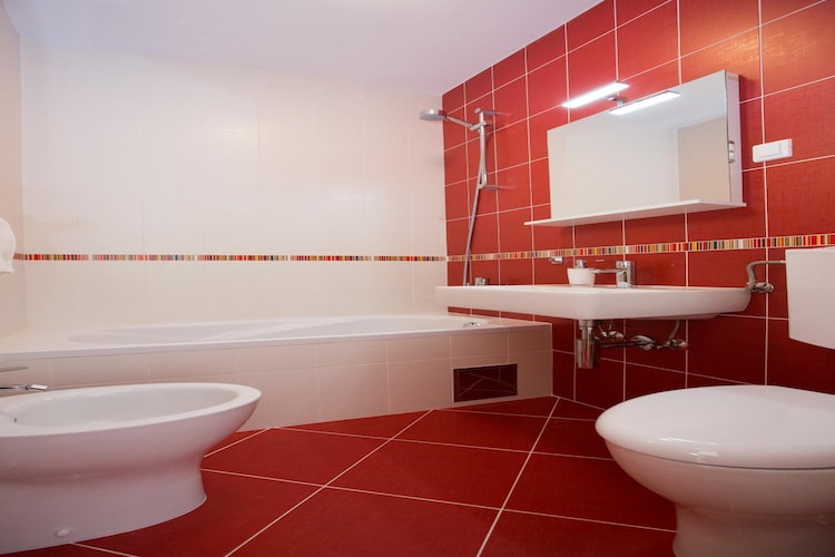 Apartments Nina - Two-Bedroom Apartment with Balcony and Sea View (Orašac)-Badkamer