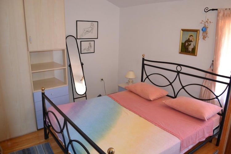 Apartments Villa Nada Sutivan- Two Bedroom Apartment With Balcony (B)-Slaapkamer