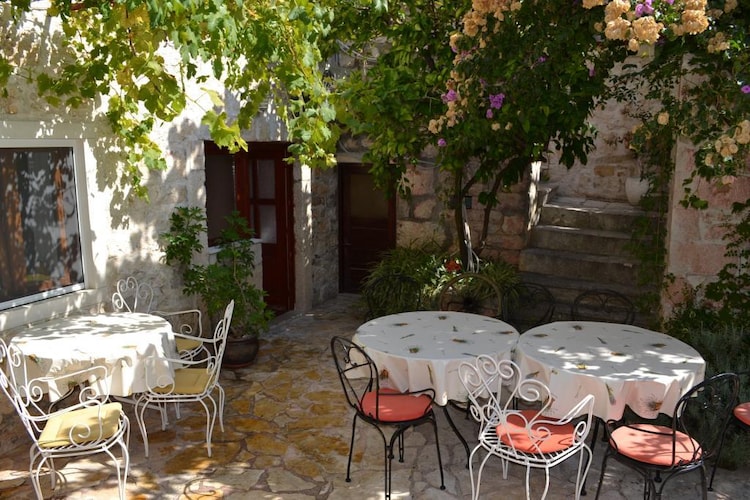 Apartments Villa Nada Sutivan- Two Bedroom Apartment With Balcony (B)-Terras