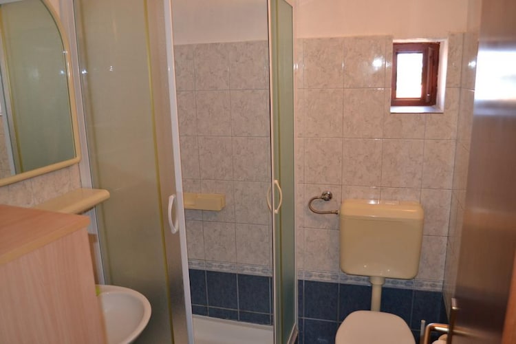 Apartments Villa Nada Sutivan- Two Bedroom Apartment With Balcony (B)-Badkamer