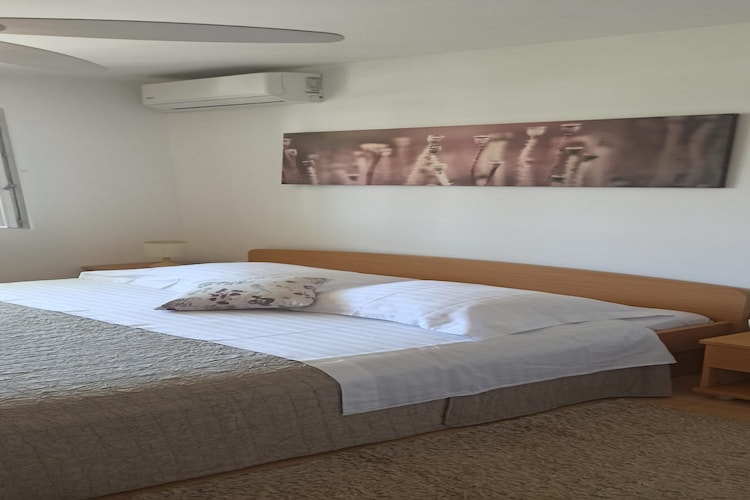Apartments & Rooms Jokovic-Comfort Studio Apartment with Terrace and Partial Sea View (SOBA 1) - Binnen