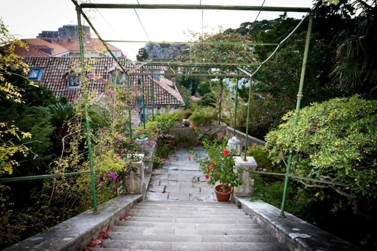Villa Iveta - Triple Room with Private External Bathroom (Marija)-Buitenlucht