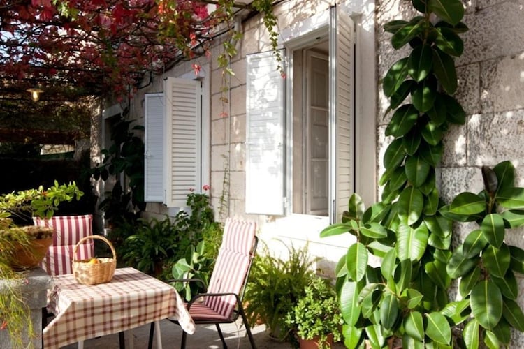 Villa Iveta - Triple Room with Private External Bathroom (Marija)-Terras
