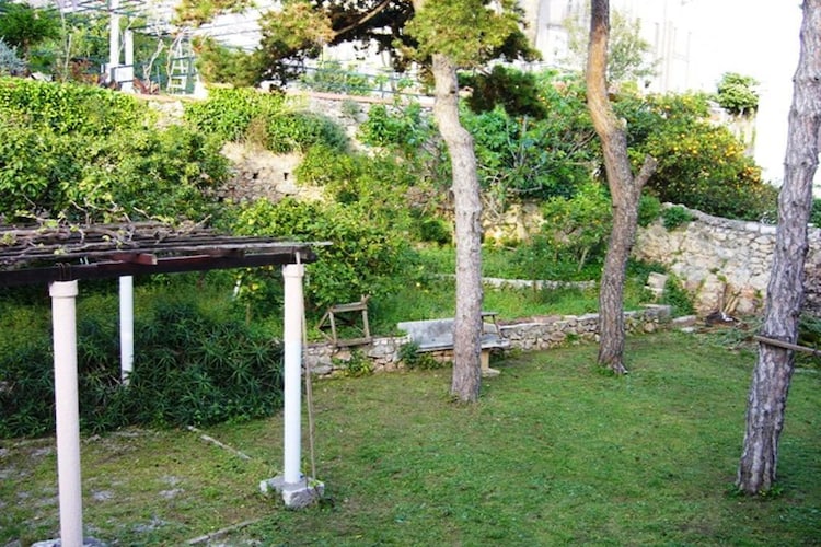 Villa Iveta - Triple Room with Private External Bathroom (Marija)-Tuinen zomer