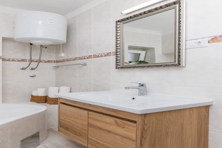 Apartments Tino- Two Bedroom Apartment with Terrace and Sea View(A2)-Bathroom
