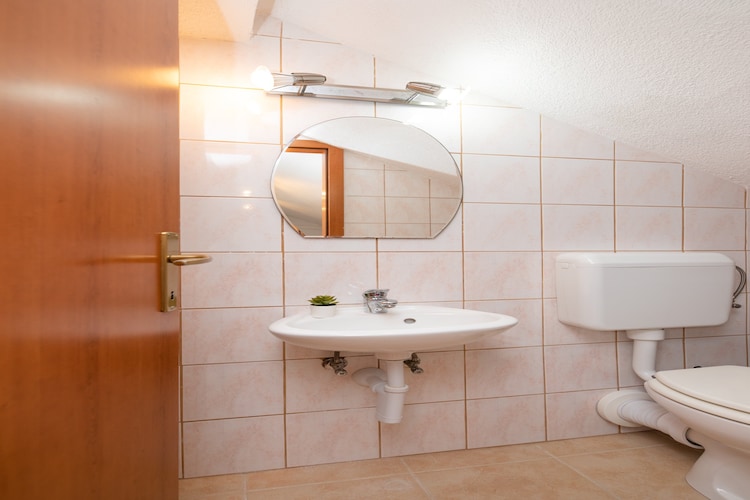 Apartments Tino- Two Bedroom Apartment with Terrace and Sea View(A2)-Bathroom