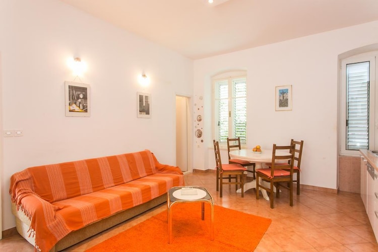 Apartmá Apartment Tranquilo- Two Bedroom Apartment with Ga