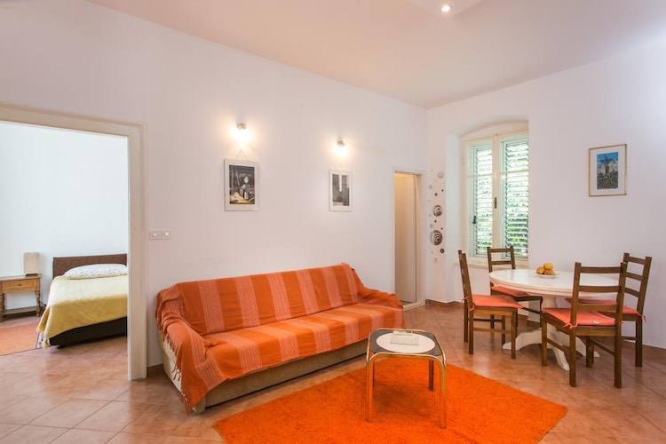 Apartmá Apartment Tranquilo- Two Bedroom Apartment with Ga