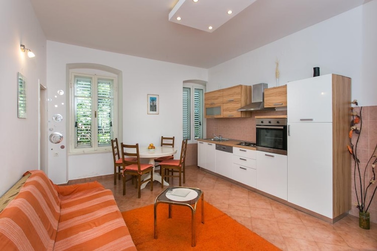 Apartmá Apartment Tranquilo- Two Bedroom Apartment with Ga