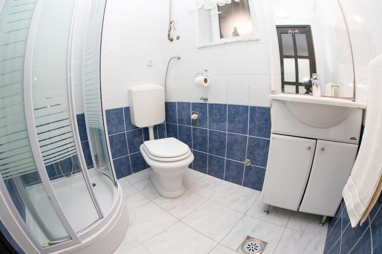 Apartmá Guest House Kusalo-  Basic Triple Room with Patio