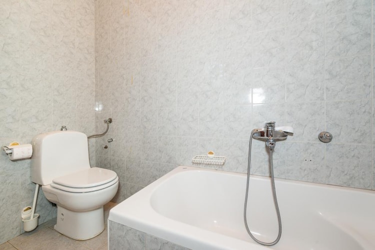 Apartments & Rooms Tapera, located in Lapad, is the best choice if you want to spend your vacations in peace and quiet environment, far from the city crowds, and also to have nearby all you need during your holidays. The parking is private and free of charge.
This double room features free WiFi, air-conditioning and a private bathroom. It will also provide you with a lovely furnished terrace with a partial sea view.
Lapad is a residential suburb of Dubrovnik that lies about 2.5 km northwest of the Old Town. Lapad is a small center where you have everything: post office, bank, pharmacy, hairdresser, many small shops and supermarkets, one large shopping center (DOC). Also, there is a large beautiful walking area full of cafe bars and restaurants, at the end of which are many gorgeous beaches. Various restaurants, shops and bars are only steps away from the Apartments & Rooms Tapera.
Dubrovnik Bus Station and Ferry Port, connecting the mainland with various Dalmatian islands, are 8 minutes ride from the apartment, while Dubrovnik Airport is 22 km away.