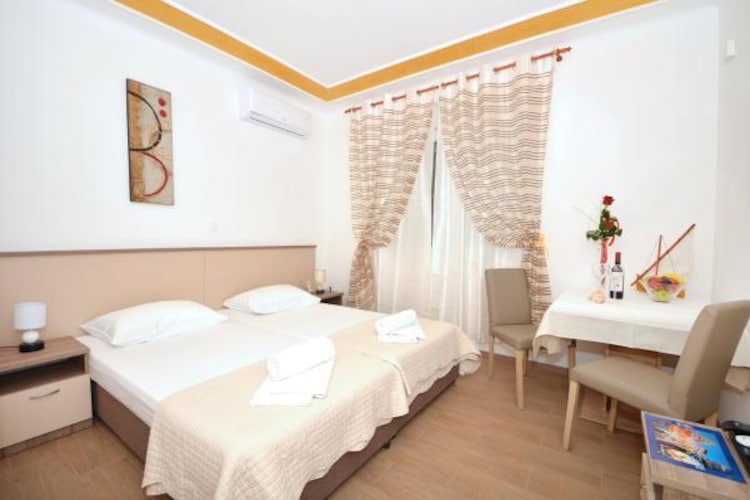 Guest House Mia (ST) - Twin Room with Private Bathroom (A2)