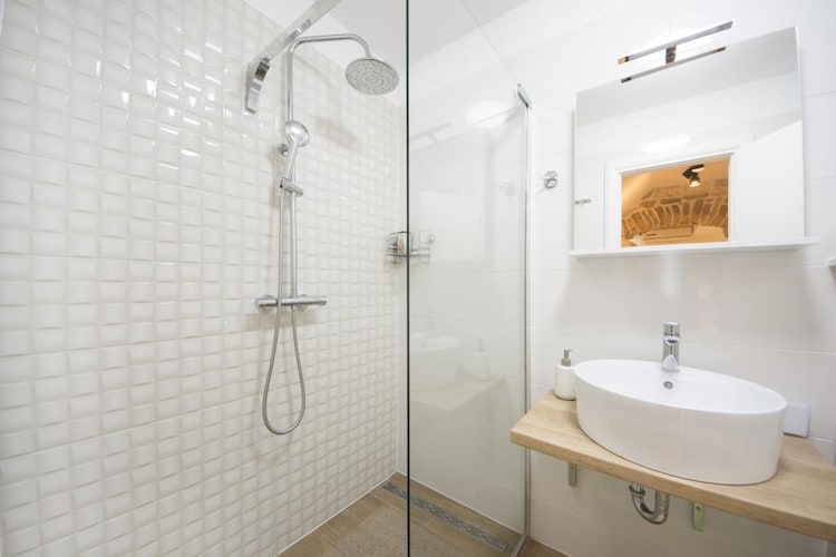 Apartments Stone Elegance (ST) - Studio Apartment (Rudula)-Badkamer