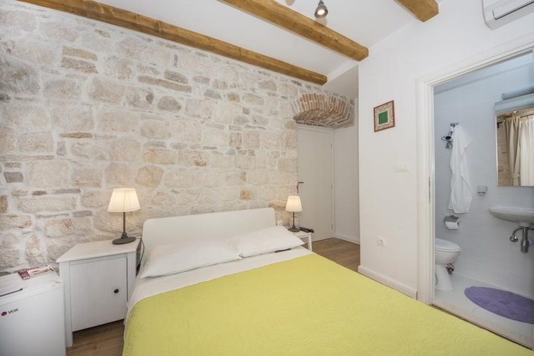 Apartments Stone Elegance (ST) - Double Room (Saskinja)-Slaapkamer