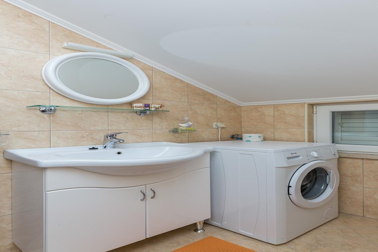 Apartments Memunić - Comfort One Bedroom Apartment with Balcony and Sea View (VELIKI)-Badkamer