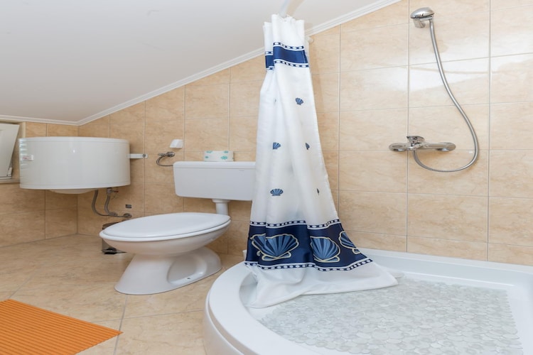 Apartments Memunić - Comfort One Bedroom Apartment with Balcony and Sea View (VELIKI)-Badkamer